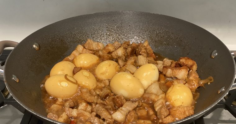 Simple Caramelize Braised Pork Belly with Eggs (Thit Kho)